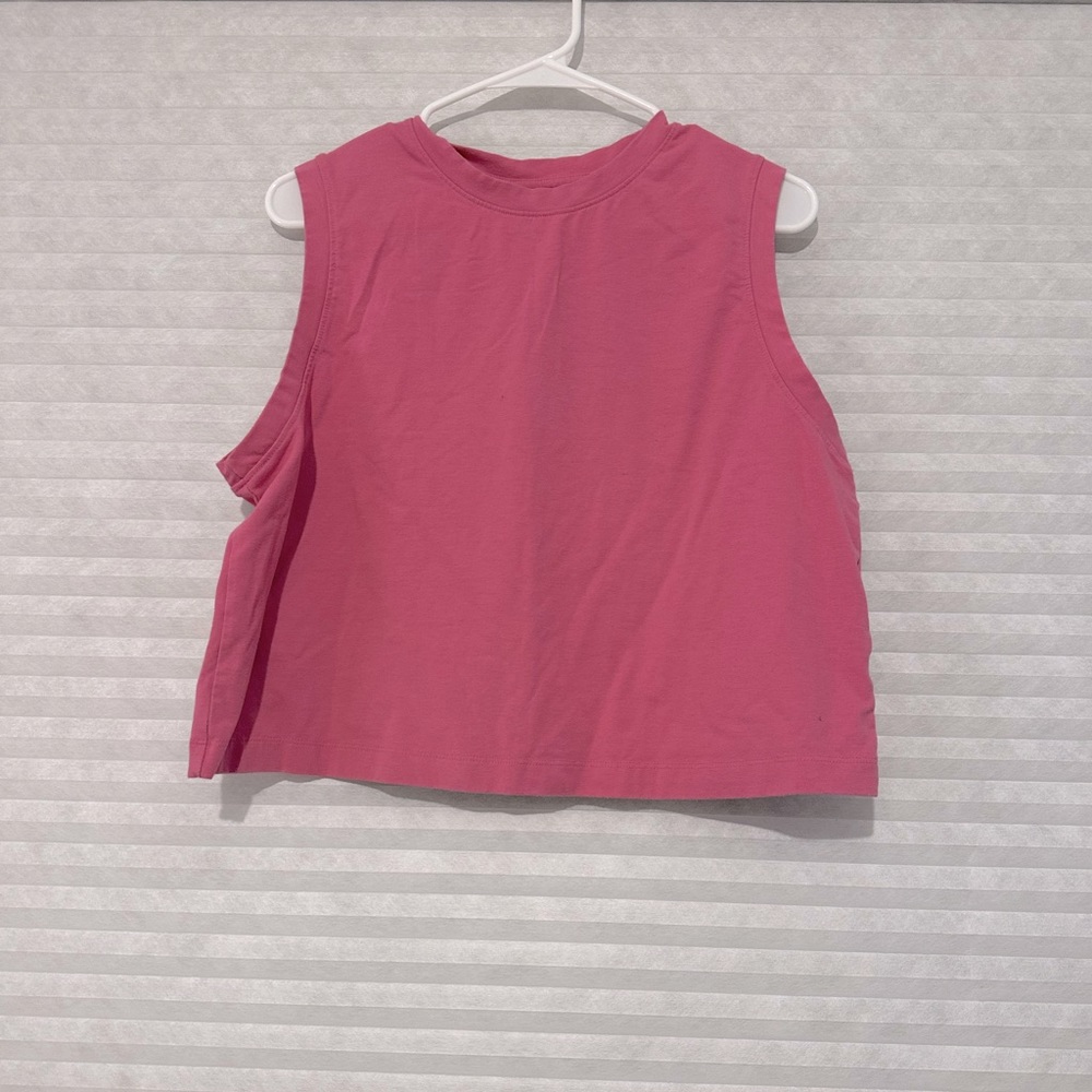 women’s workout top